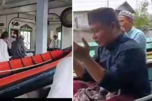 Tetap khusyuk di tengah banjir, momen jamaah salat Jumat di atas perahu ini bikin penasaran