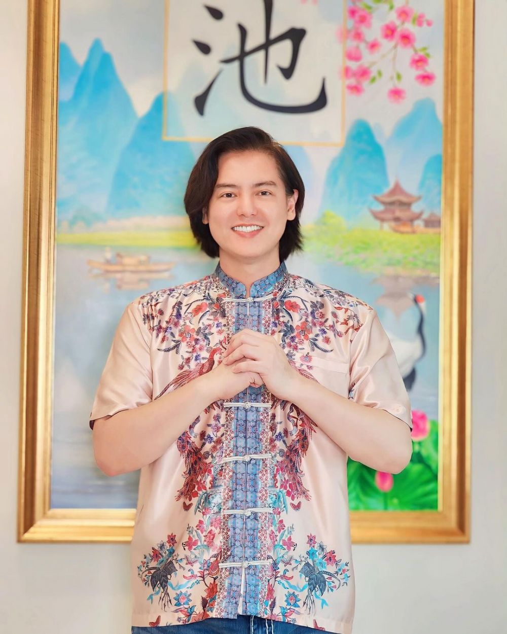 7 Momen Cut Meyriska ikut rayakan Imlek bareng keluarga Roger Danuarta, kebersamaannya bikin adem