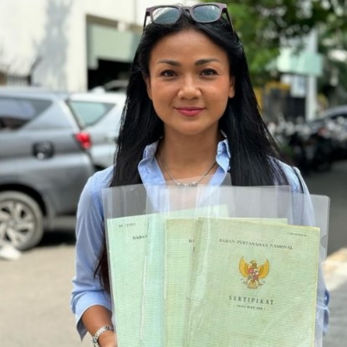 3 Tahun lawan mafia tanah, ini ungkapan bahagia Nirina Zubir dapat sertifikat tanah keluarganya