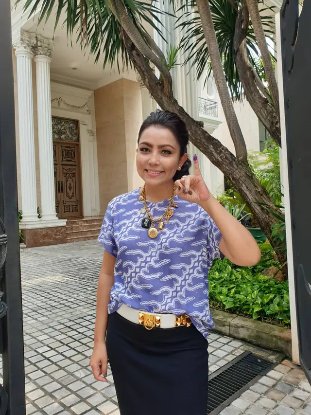 Jadi bagian Keluarga Cendana tapi tak gengsi masak bareng ART, intip 9 potret dapur rumah Mayangsari