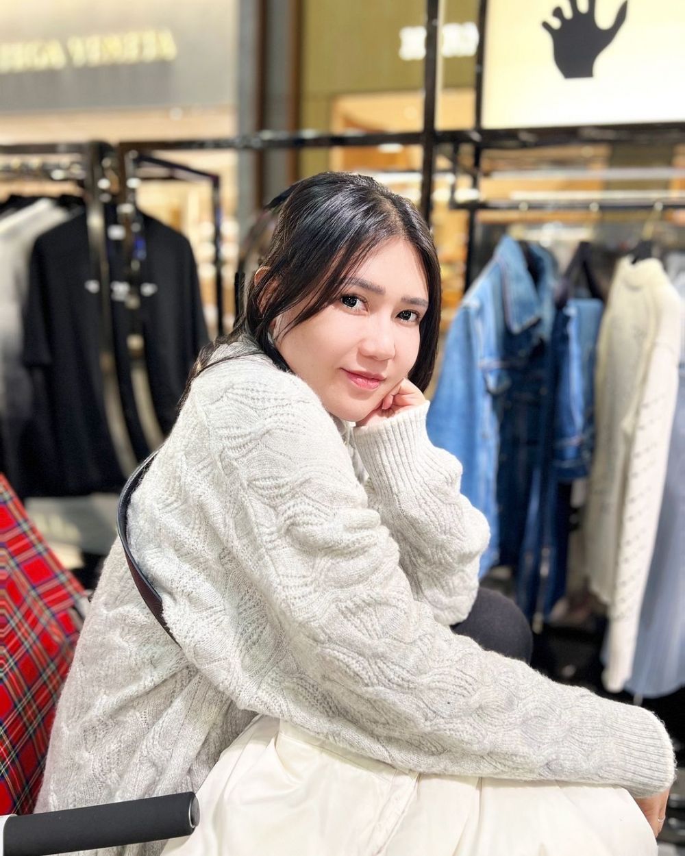 Nama asli 45 pedangdut ini beda banget dengan nama panggungnya, bisa tebak pemilik nama Surkianih?