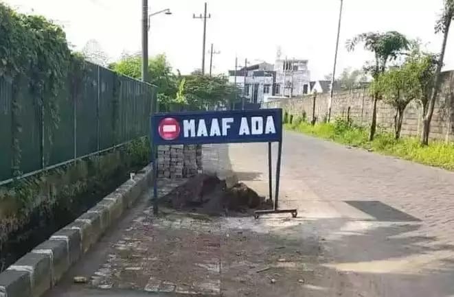 45 Potret kocak tulisan di tempat umum ini saking nyelenehnya bikin gagal paham, bacanya geregetan