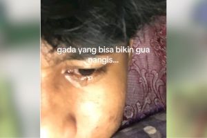 Pergoki adik jahit tas rusak, curhatan pilu seorang kakak ini bikin banjir air mata