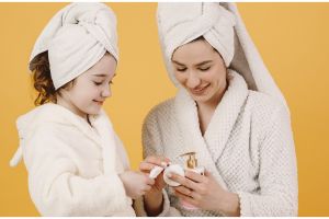 11 Skincare eksfoliasi untuk remaja di bawah Rp 150 ribu ini bikin wajah makin cerah dan bebas jerawat