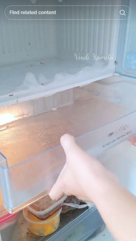 Tanpa didiamkan semalaman, ini trik mencairkan bunga es freezer pakai 1 alat cuma butuh 1 jam