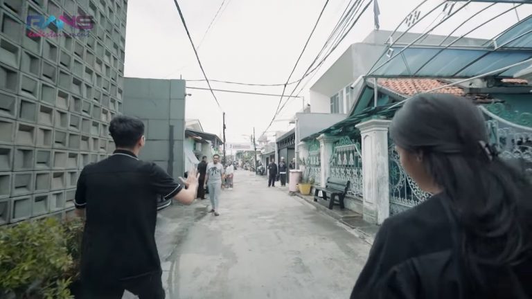 Dulu tukang ojek payung kini rumahnya bak istana di gang sempit, begini 9 potret dapur Ahmad Sahroni