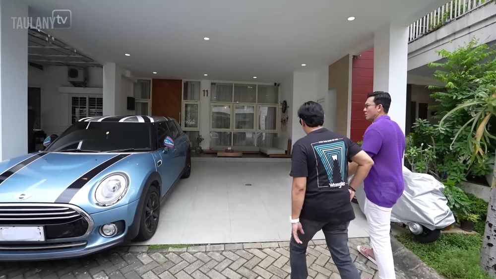 Dulu beli rumah demi dekati Sandra Dewi, ini 11 potret dapur Denny Sumargo dirombak jadi ruang podcast