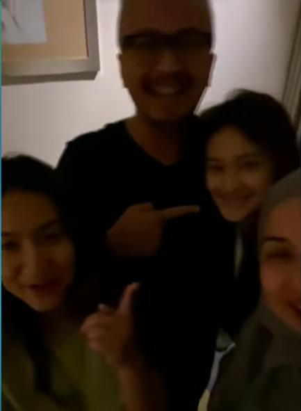 Kedekatan dengan eks suami dinyinyirin, Risma Nilawati ungkap anggap Ferry Maryadi layaknya ayah