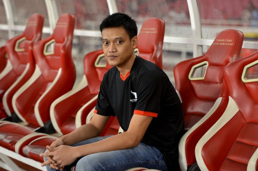 Dulu harumkan nama Indonesia, mantan kiper Timnas ini kini jual keripik emping demi sambung hidup