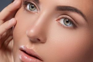 10 Rekomendasi produk makeup nude merek lokal harga mulai Rp 20 ribuan, hasilnya natural