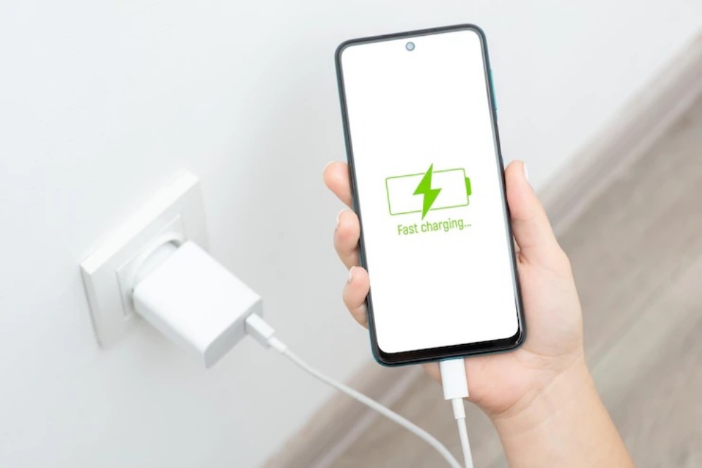 7 Cara mengatasi pengisian daya cepat smartphone Android yang tidak optimal, ketahui penyebabnya