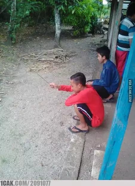 44 Potret kocak orang mancing ini definisi gabut sudah nggak tertolong, bikin geleng kepala