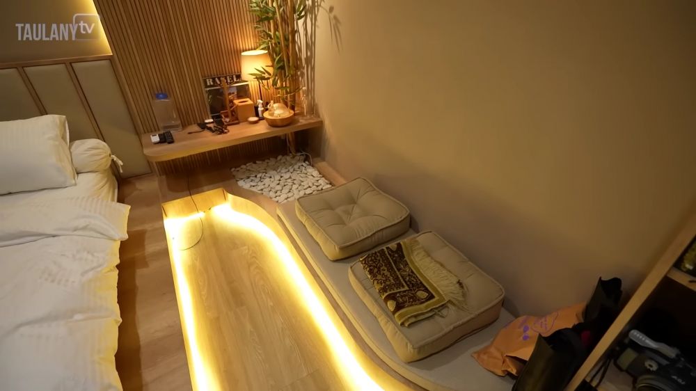 Didesain ala Jepang, 9 potret kamar Dikta ini nyambung dengan plafon hammock, cocok buat nyantai