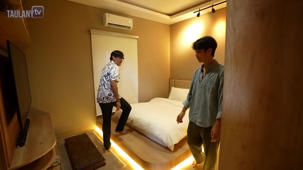 Didesain ala Jepang, 9 potret kamar Dikta ini nyambung dengan plafon hammock, cocok buat nyantai