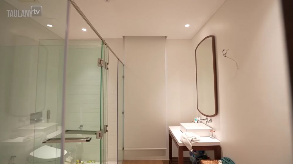 10 Potret kamar rumah Raffi Ahmad pakai teknologi canggih, bathtub toiletnya dilengkapi alat pijat