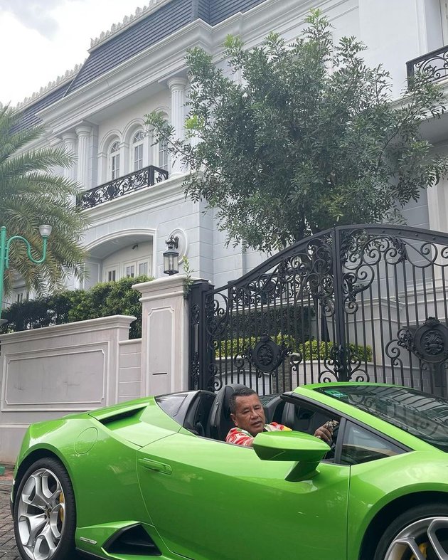 Rumahnya di kawasan elit Rp 50 juta per meter persegi, 9 potret dapur Hotman Paris ini sederhana