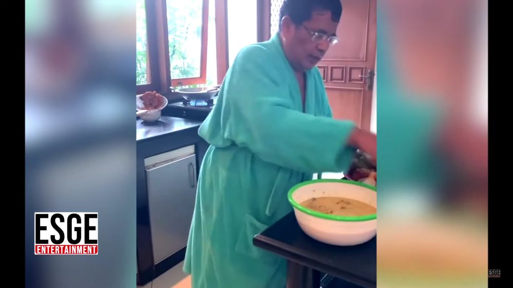 Rumahnya di kawasan elit Rp 50 juta per meter persegi, 9 potret dapur Hotman Paris ini sederhana