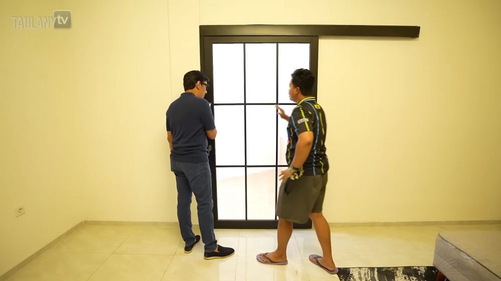 Dulu susah kini gajinya 3 digit, 9 potret dapur rumah Dustin Tiffani ini bentuk ruangnya mengerucut