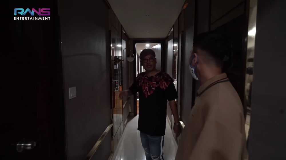 Punya apartemen Rp 30 M, 9 potret kamar Uya Kuya ini pakai lampu berteknologi canggih, auto nyala