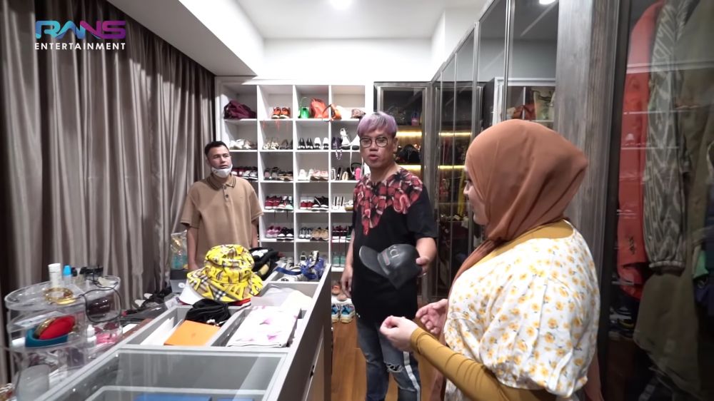 Punya apartemen Rp 30 M, 9 potret kamar Uya Kuya ini pakai lampu berteknologi canggih, auto nyala