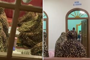 Momen emak-emak kompak pakai mukena macan tutul saat salat tarawih ini sukses bikin gagal fokus