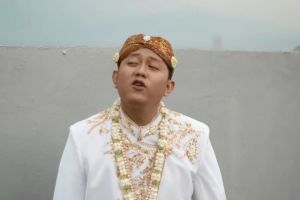 Penampilannya manglingi, begini momen lawas Denny Caknan bangunkan sahur pakai speaker masjid