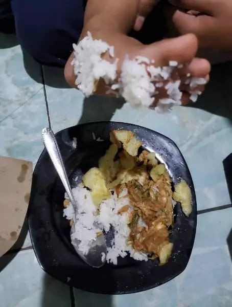 11 Potret kocak momen apes ketika makan ini jangan sampai terjadi saat mau buka puasa, pasti nyesek