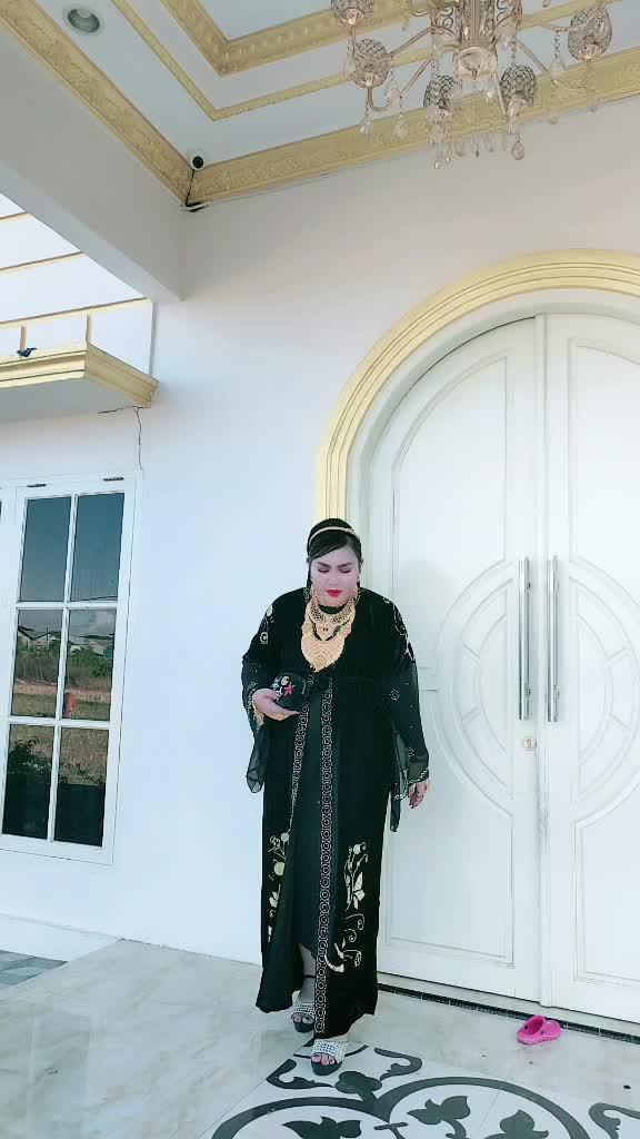 11 Transformasi rumah Mira Hayati di Makassar, dulu sederhana berplafon kayu kini mewah serba emas