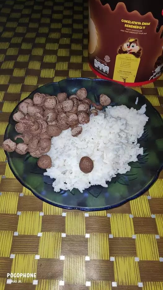 45 Potret kocak kombinasi makanan nyeleneh ini bikin Ramadan jadi menantang, bisa dicoba buat sahur