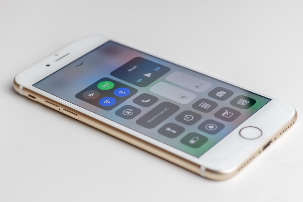 Layar iPhone kamu tidak mau berputar? Begini cara mudah memperbaikinya
