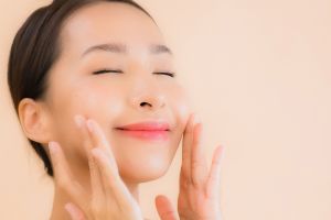 10 Rekomendasi Korean skincare untuk kulit kusam harga di bawah Rp 300 ribu, wajah cerah bercahaya