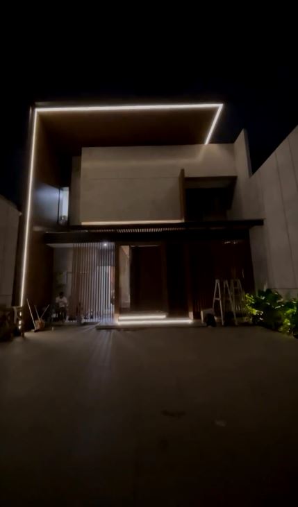 Tak perlu jauh-jauh ke vila, 11 potret rumah baru Mona Ratuliu ini desainnya mirip resort bintang 5