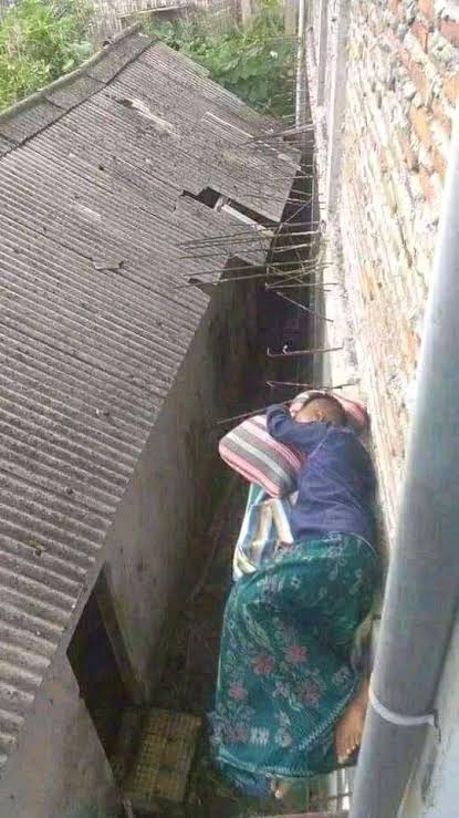 Ngantuknya sudah tak terbendung, 45 potret kocak gaya orang tidur ini lihatnya bikin senyum miris