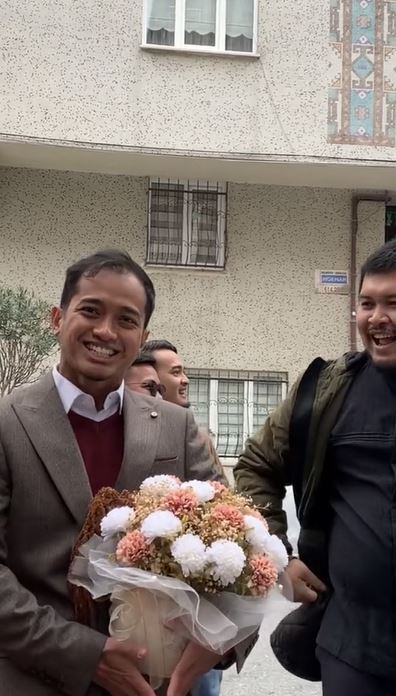 Cerita cowok Indonesia nikahi cewek Turki yang parasnya disebut mirip Enzy Storia ini banjir sorotan