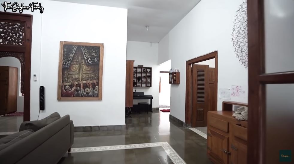 Tak banyak perabotan mewah, 9 potret kamar Zaskia Adya Mecca di Jogja sederhana ngemper tanpa dipan