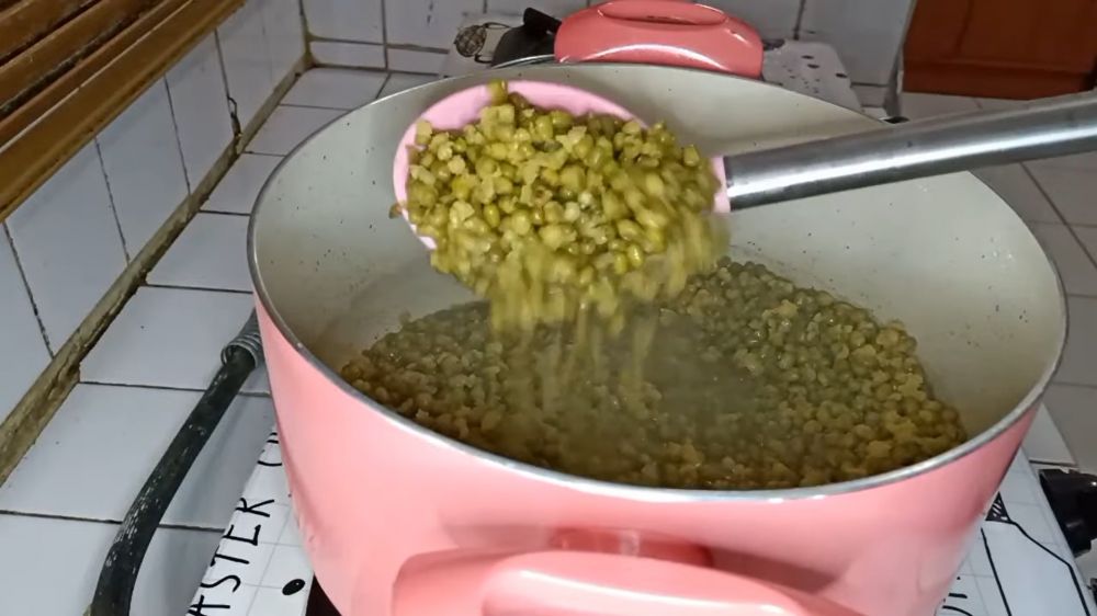 Tanpa direndam air dulu, ini trik cepat merebus kacang hijau cuma 15 menit