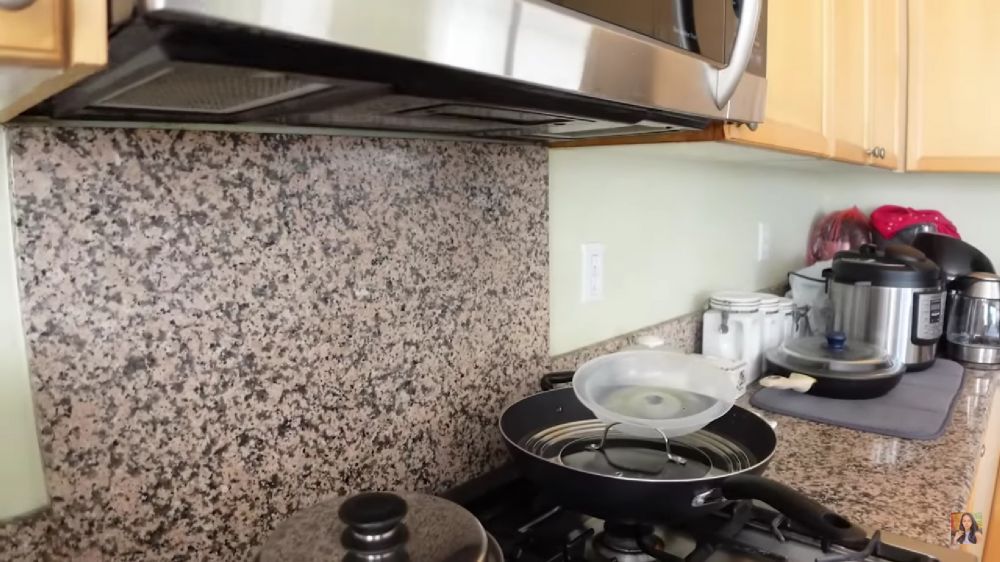 9 Potret dapur rumah mertua Maudy Ayunda di Amerika Serikat, desainnya jadul tapi mewah