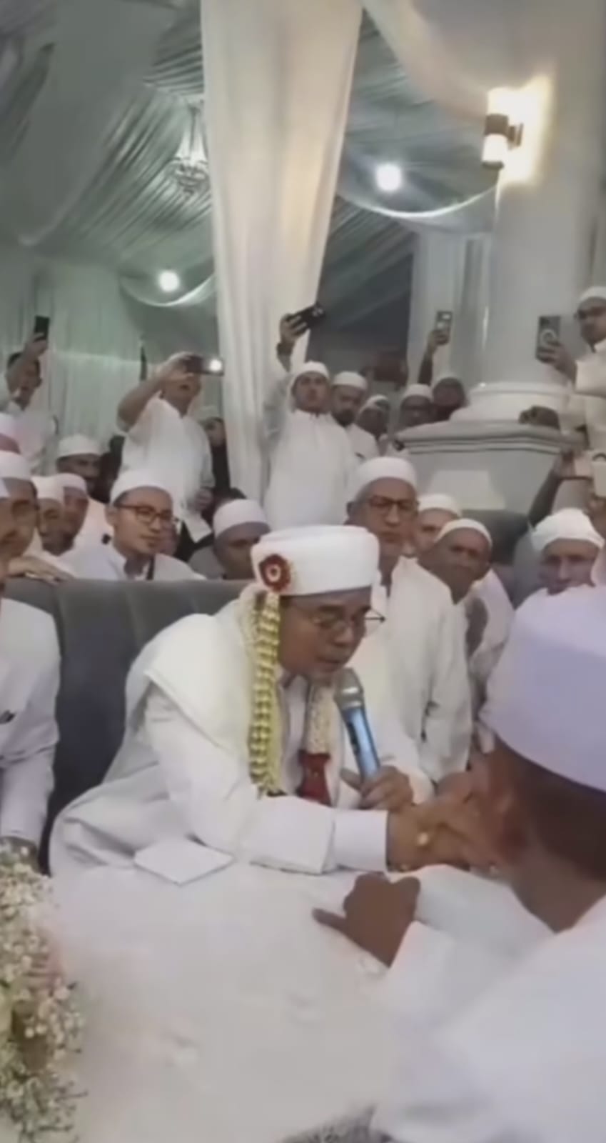 Menikahi keponakan mendiang istri, 7 momen pernikahan sederhana Habib Rizieq dan Syarifah Mona Hasina