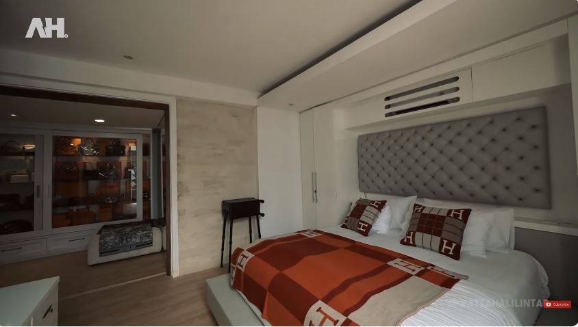 Konsep rumahnya ala vila, 9 potret kamar bos skincare Maharani Kemala ini bak toko barang branded