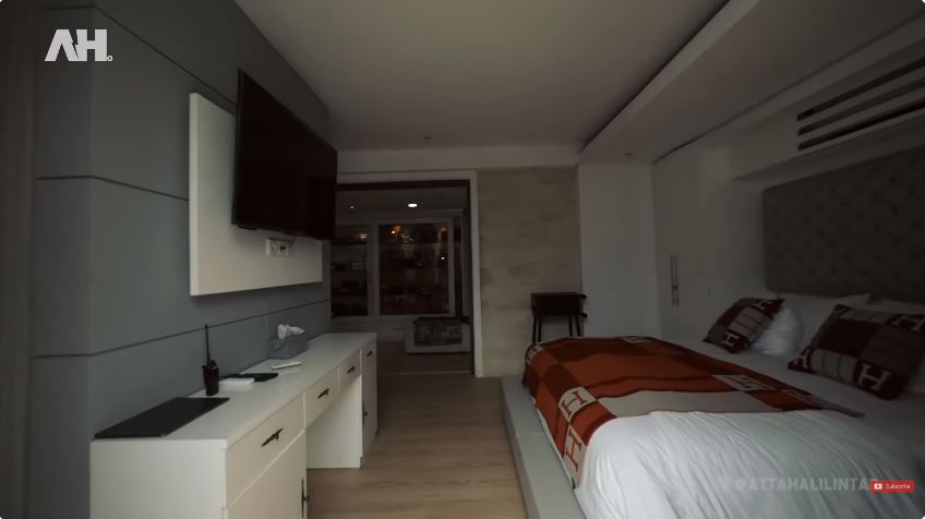 Konsep rumahnya ala vila, 9 potret kamar bos skincare Maharani Kemala ini bak toko barang branded