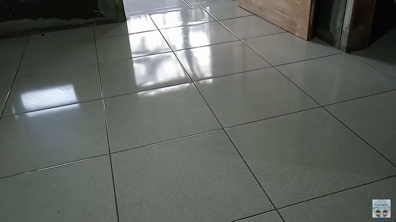 Tak dilarutkan air panas, trik mengepel lantai ala emak-emak ini auto kesat cukup tambah 1 bahan dapur
