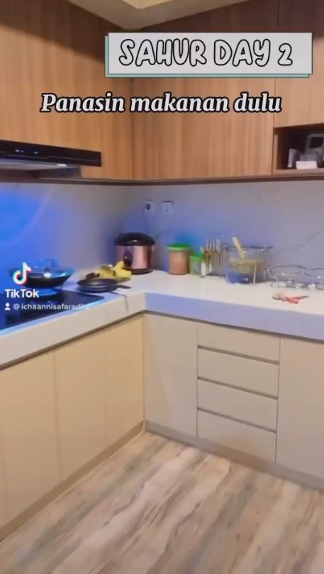 9 Potret dapur Icha Annisa yang desainnya minimalis, sering ngemper buat persiapkan bahan makanan