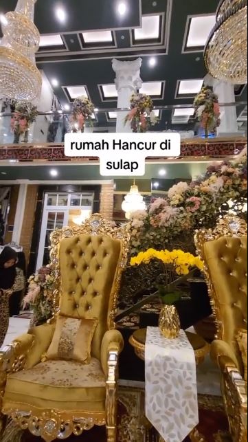 Huniannya nuansa emas silaukan mata, 9 potret ruang tamu bos skincare Mami Sultan ini bak toko lampu