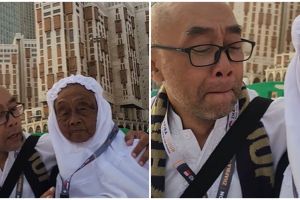 Momen pria paruh baya umroh bareng ibunya yang sudah sepuh, saat berdoa dan nangis bersama bikin haru