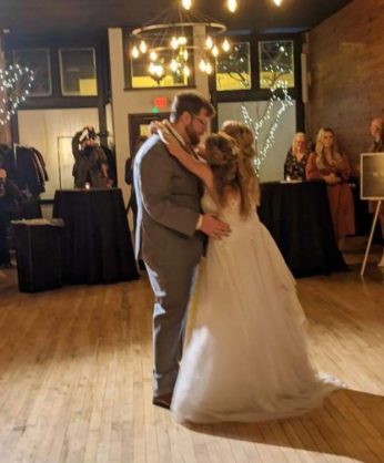 Kisah cinta unik, Abby Hensel wanita kembar siam menikah dengan veteran Angkatan Darat AS