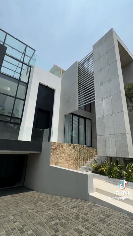 Dilengkapi dapur dan lift pribadi, begini 11 potret mewah basement Aghnia Punjabi