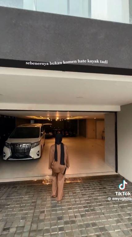 Dilengkapi dapur dan lift pribadi, begini 11 potret mewah basement Aghnia Punjabi