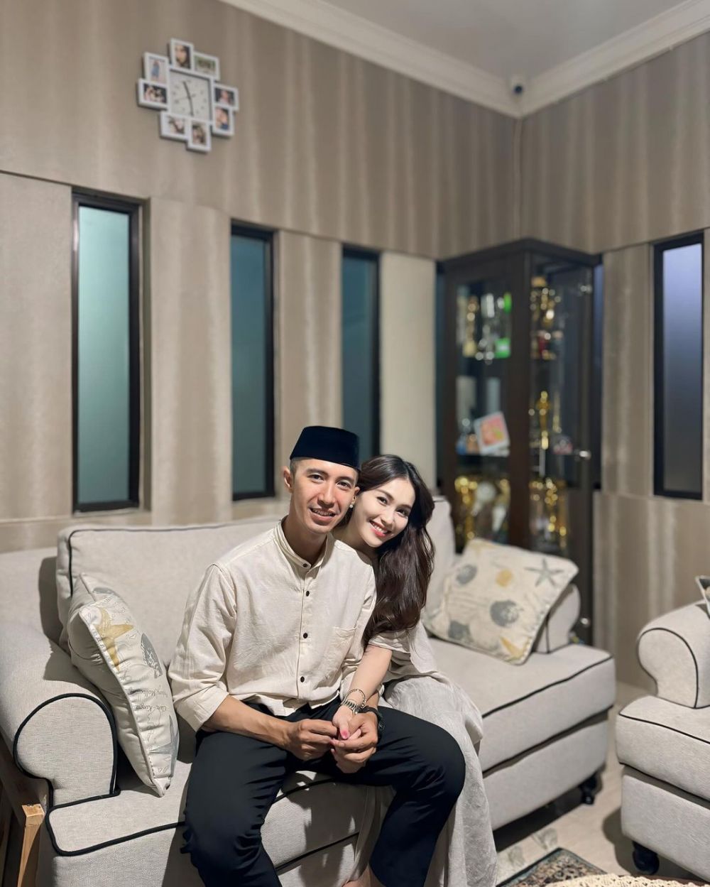 Ayu Ting Ting makin mesra bareng calon suami, camer ungkap tanggal pernikahannya dengan Lettu Fardhana