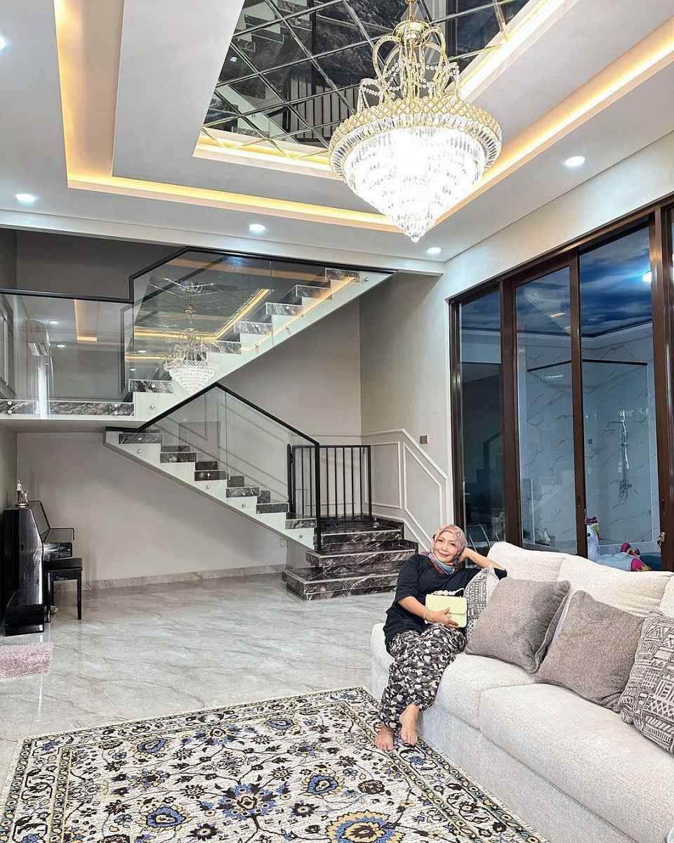 11 Potret rumah Hanum Mega yang kini jadi bos skincare, kolam renangnya bak vila pakai air minum