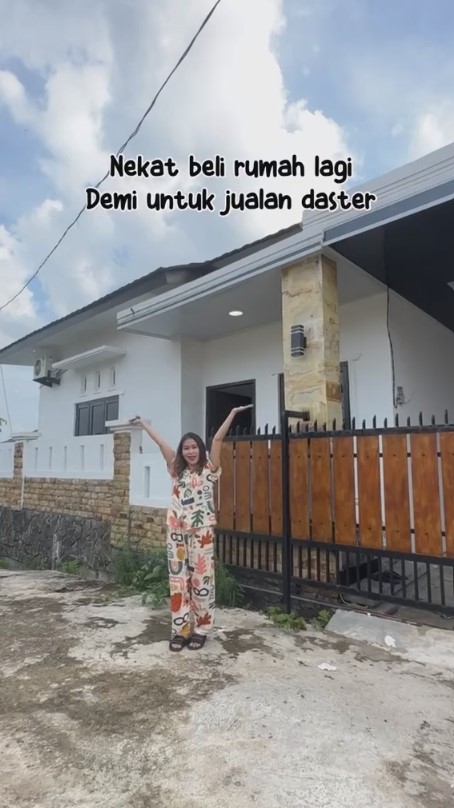 Beli rumah cuma buat gudang daster, ini 9 potret rumah Melvina Husyanti punya kolam renang unik